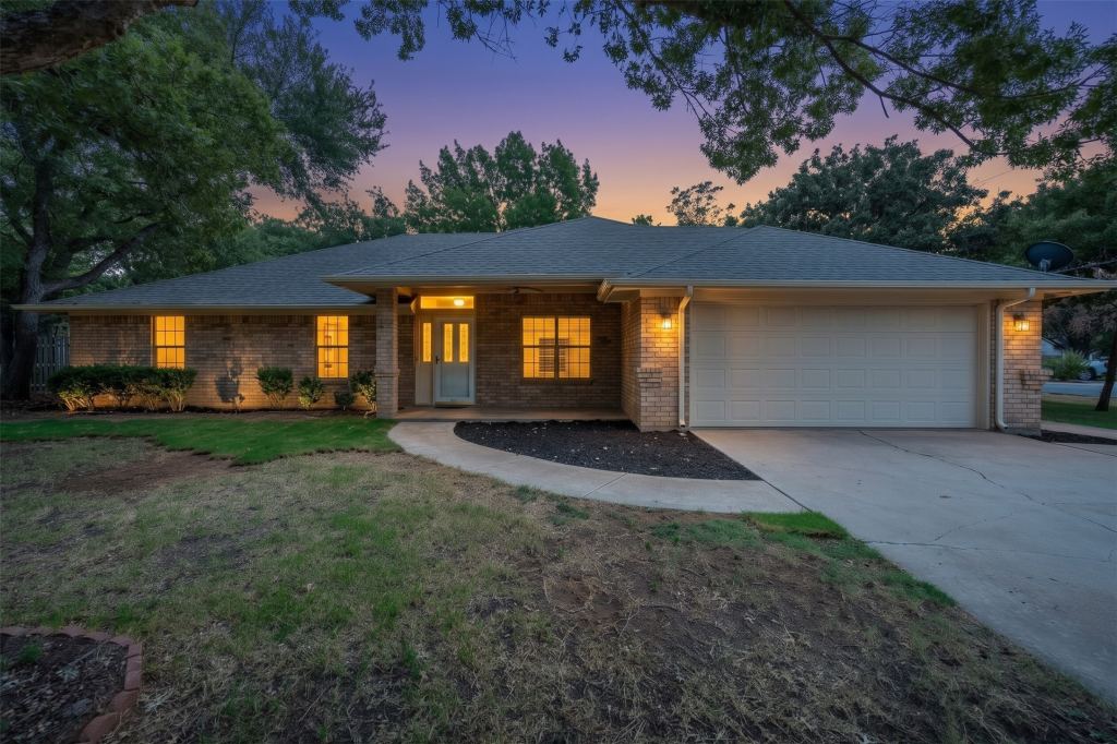 3906 Cimmaron Trail, Granbury, TX 76049 — photo 1