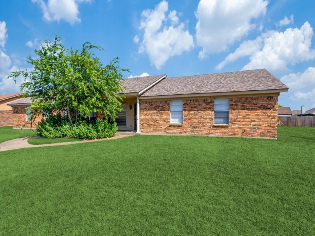 1111 N Nolan River Road B, Cleburne, TX 76033 — photo 1