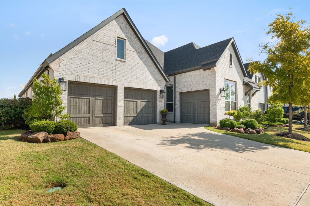 1570 Turnberry Drive