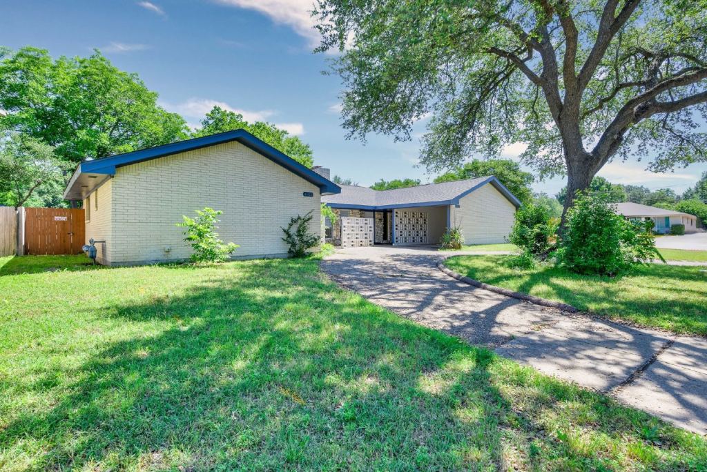4913 Westlake Drive, Fort Worth, TX 76132 — photo 1