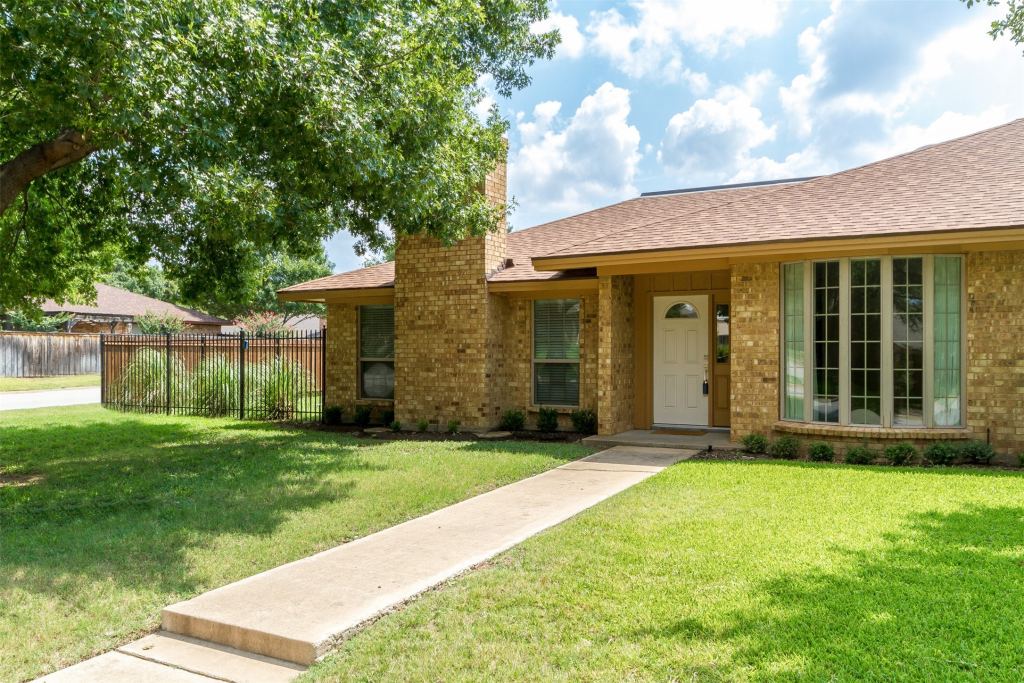 5201 Ledgestone Drive, Fort Worth, TX 76132 — photo 1