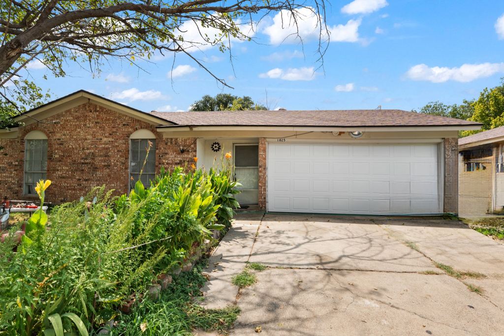 1825 Avenue B, Grand Prairie, TX 75051 — photo 1