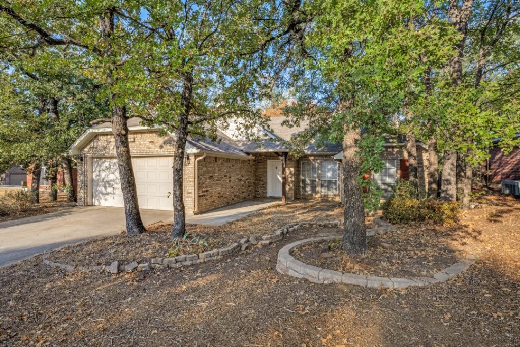2104 Leslie Street, Denton, TX 76205 — photo 1