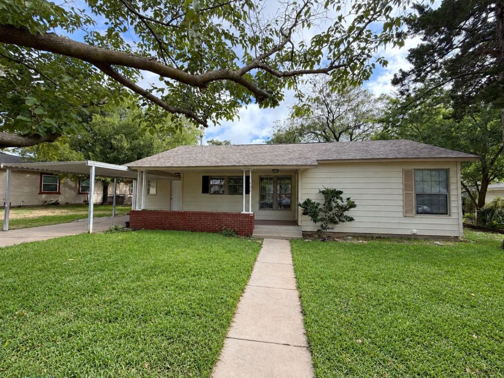 107 Greenview Drive, Stephenville, TX 76401 — photo 1