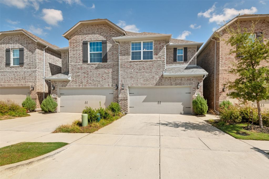 533 Hutchinson Lane, Lewisville, TX 75077 — photo 1