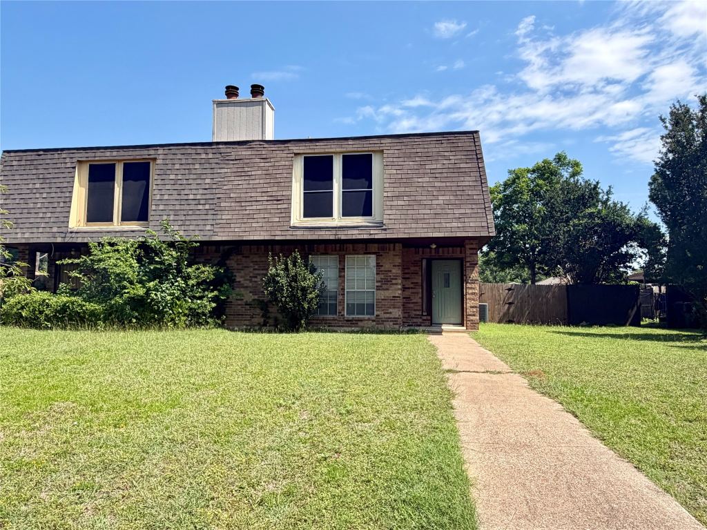 1301 Lovell Drive, Arlington, TX 76012 — photo 1