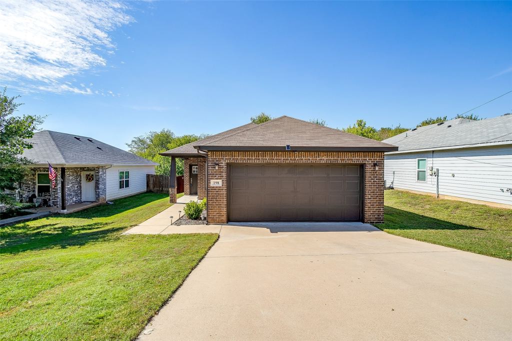 198 S Preston Street, Alvarado, TX 76009 — photo 1