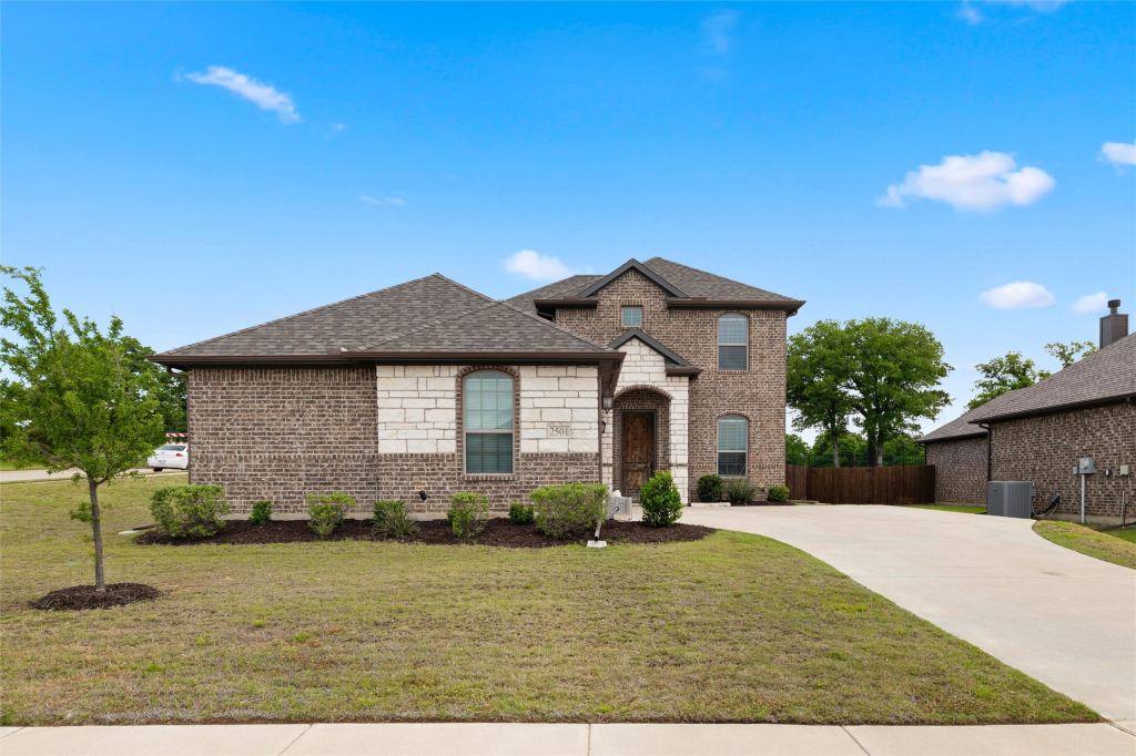 2501 Bunker Hill Drive, Burleson, TX 76028 — photo 1