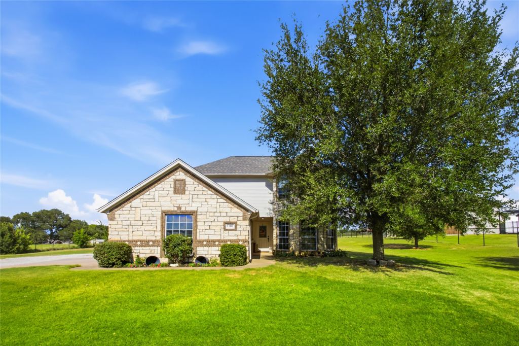 1389 Thomas Road, Springtown, TX 76082 — photo 1