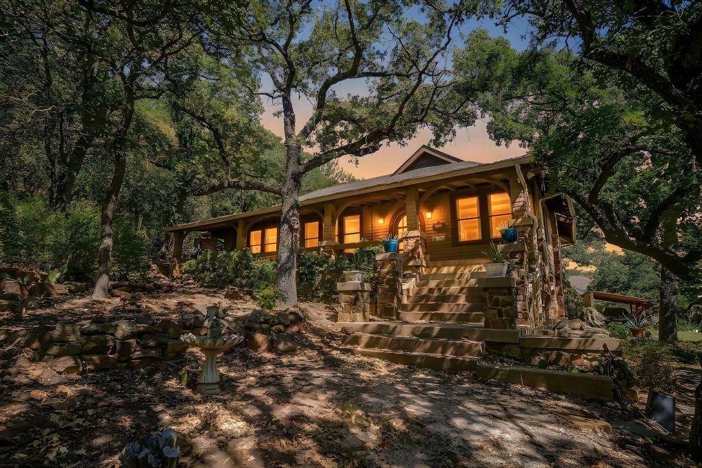 620 NW 6th Street, Mineral Wells, TX 76067 — photo 1