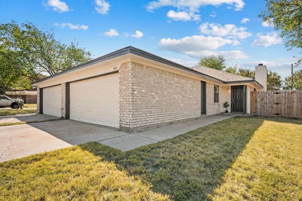 7712 Brandi Place 7712, North Richland Hills, TX 76182 — photo 1