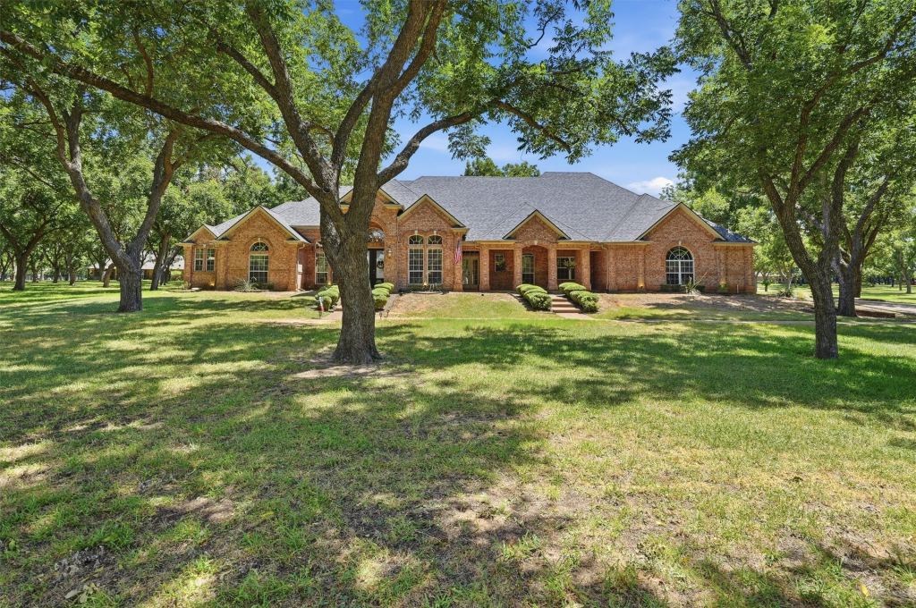 7405 Fox Fire Court, Granbury, TX 76049 — photo 1