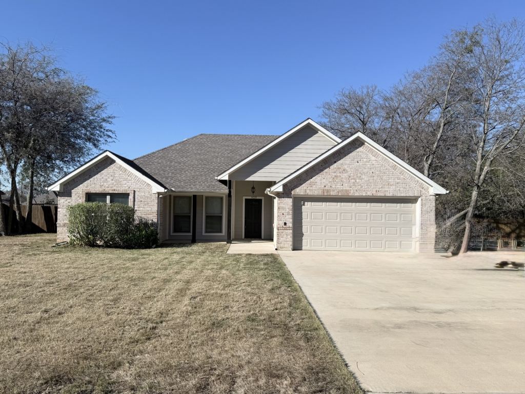 628 E Walcott Street, Pilot Point, TX 76258 — photo 1