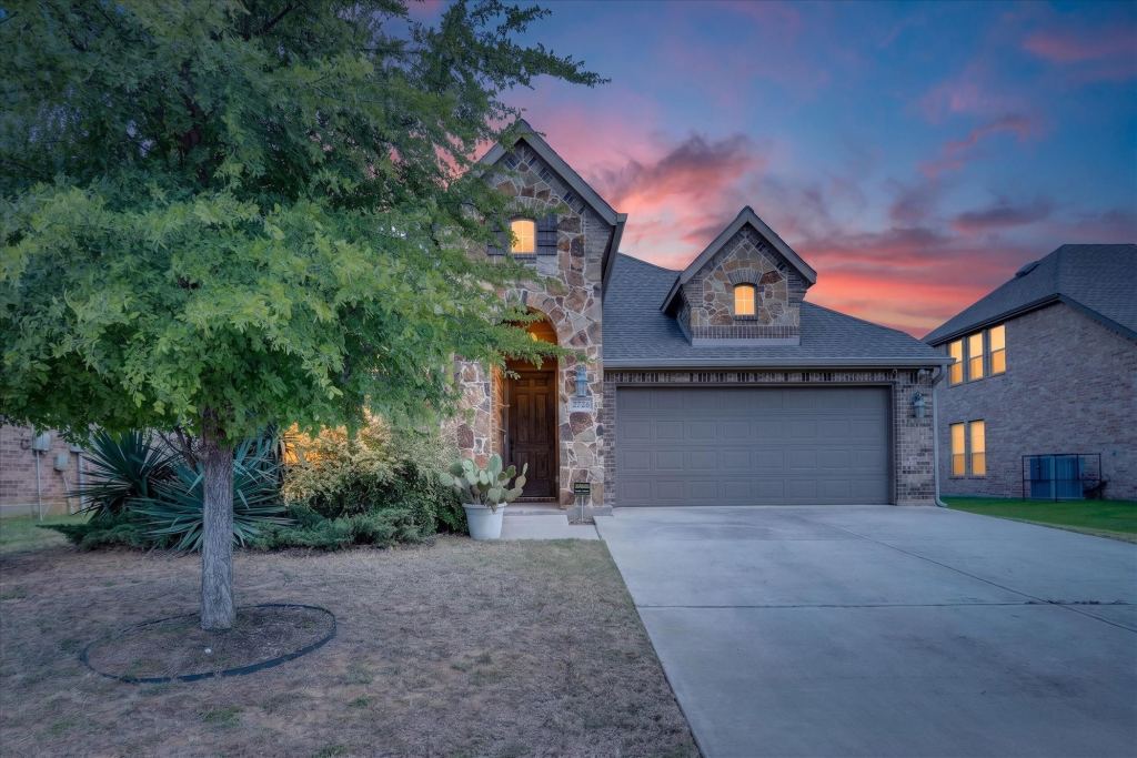 2726 Buffalo Run, Burleson, TX 76028 — photo 1