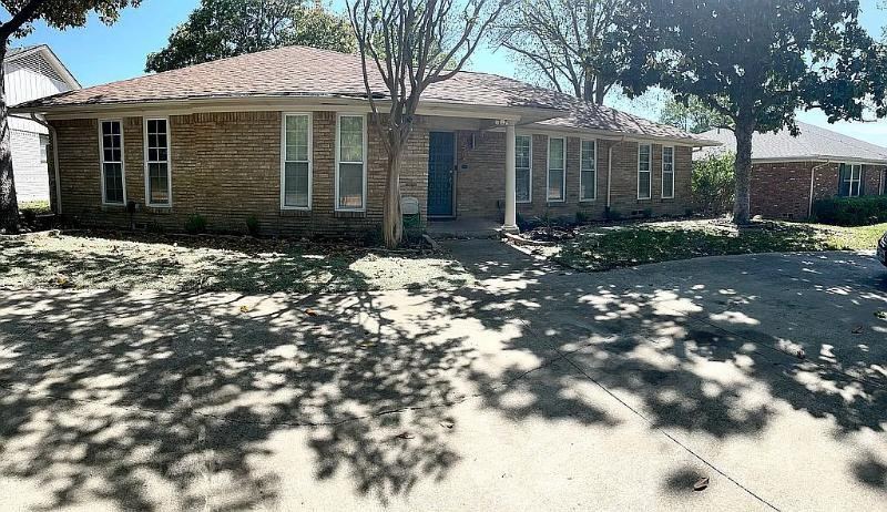 9406 Hunters Creek Drive, Dallas, TX 75243 — photo 1