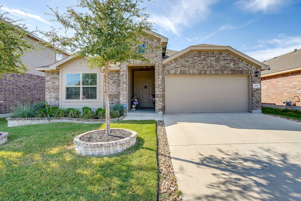 625 Basteen Lane, Justin, TX 76247 — photo 1