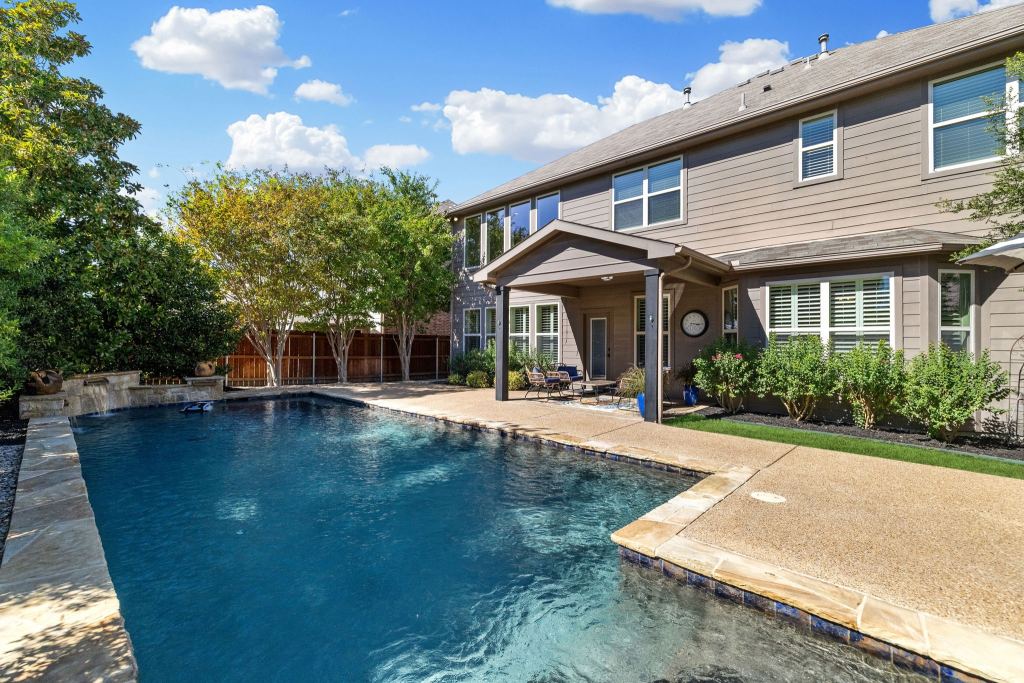 1049 Mesa Crest Drive
