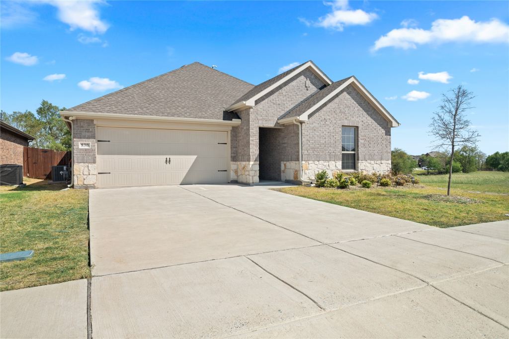 830 Creekview Lane, Lavon, TX 75166 — photo 1