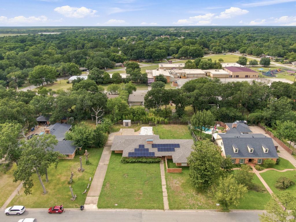 1444 Oaklawn Drive, Corsicana, TX 75110 — photo 1