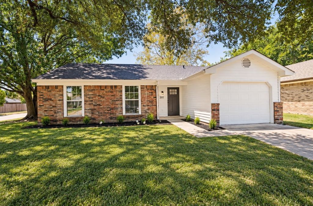 201 Mapleridge Drive, Rockwall, TX 75032 — photo 1