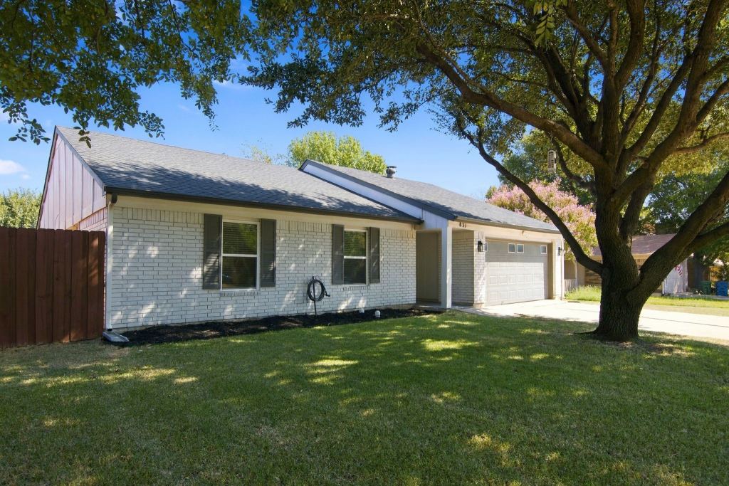 831 Beverly Drive, Grapevine, TX 76051 — photo 1