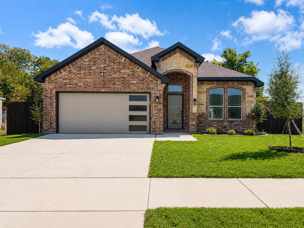 5408 David Strickland Road, Fort Worth, TX 76119 — photo 1