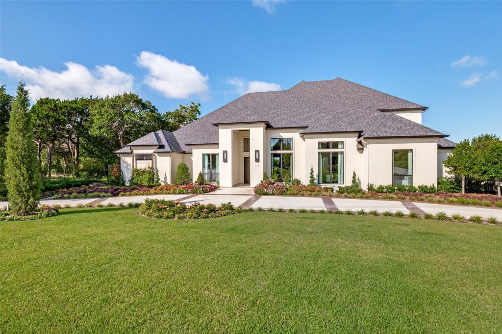819 Bluff Ridge Drive