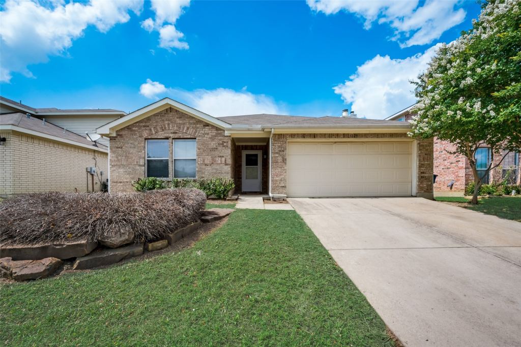 1629 Thornhill Lane, Little Elm, TX 75068 — photo 1