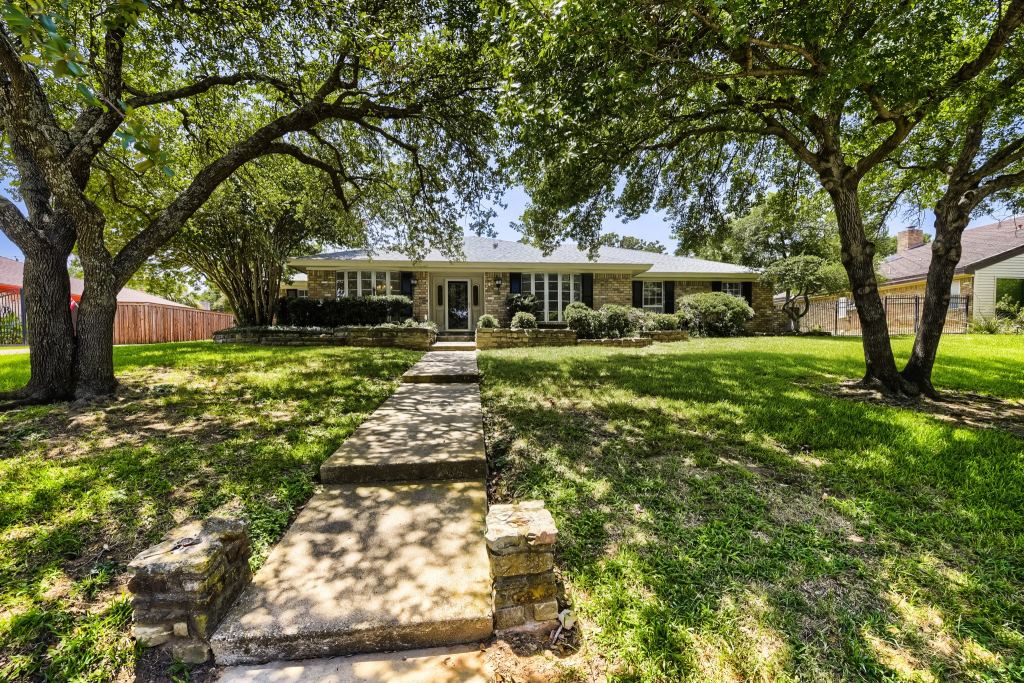 3712 Greenbriar Court, Colleyville, TX 76034 — photo 1