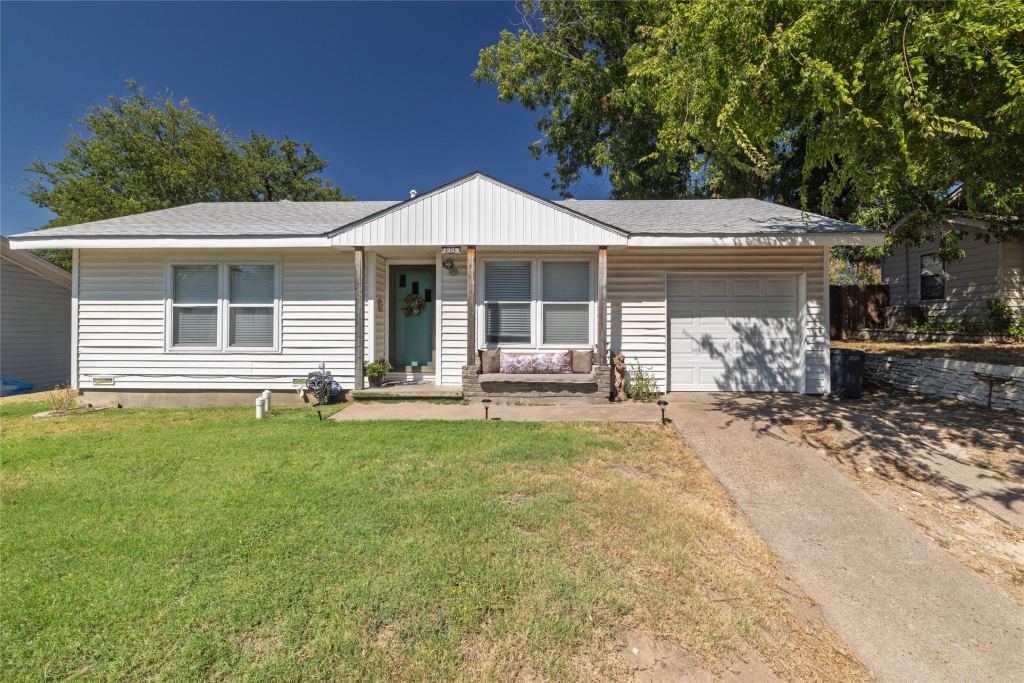 1209 Grace Street, Weatherford, TX 76086 — photo 1