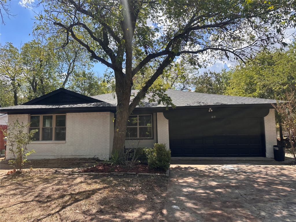 819 W State Street, Terrell, TX 75160 — photo 1