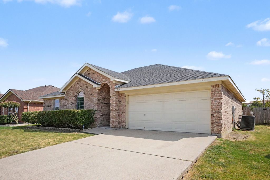 360 Mcmurtry Drive, Arlington, TX 76002 — photo 1