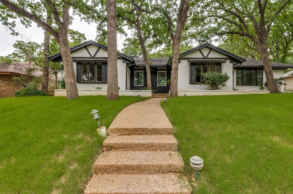 2117 Franklin Drive, Arlington, TX 76011 — photo 1