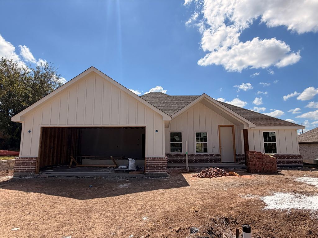 1305 Walters Drive, Granbury, TX 76048 — photo 1