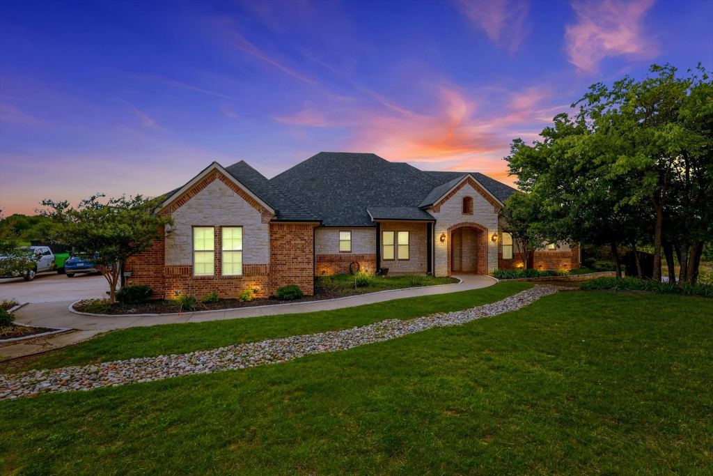 1040 Lighthouse Court, Grand Prairie, TX 75104 — photo 1