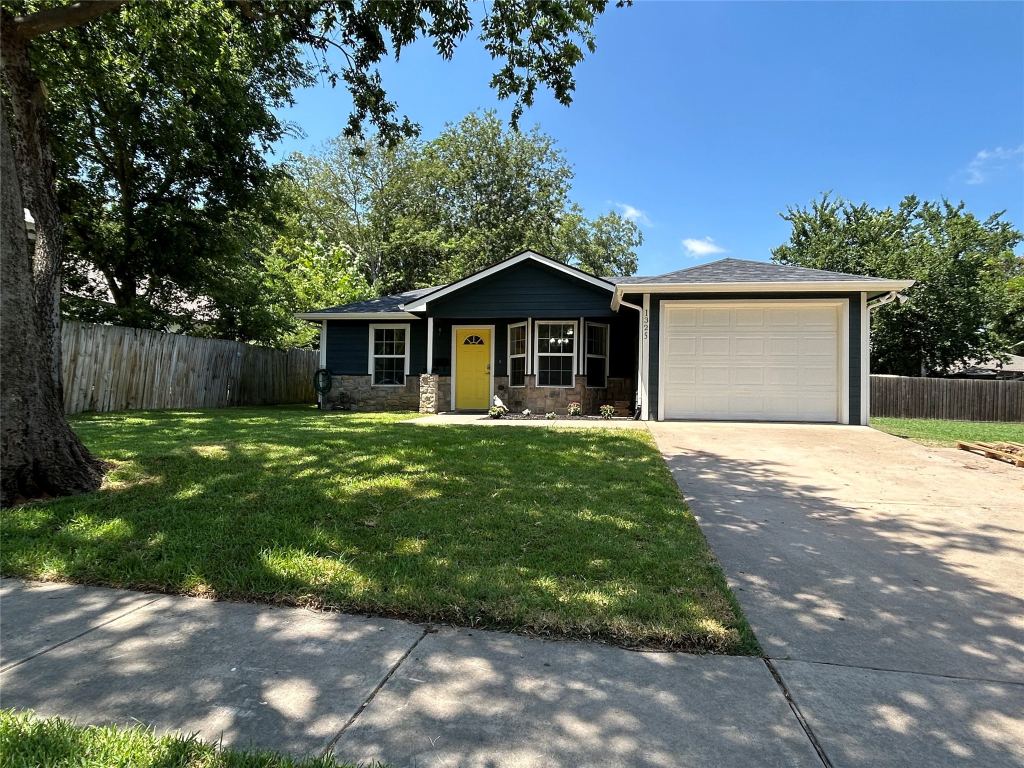 1325 E Jones Street, Sherman, TX 75090 — photo 1
