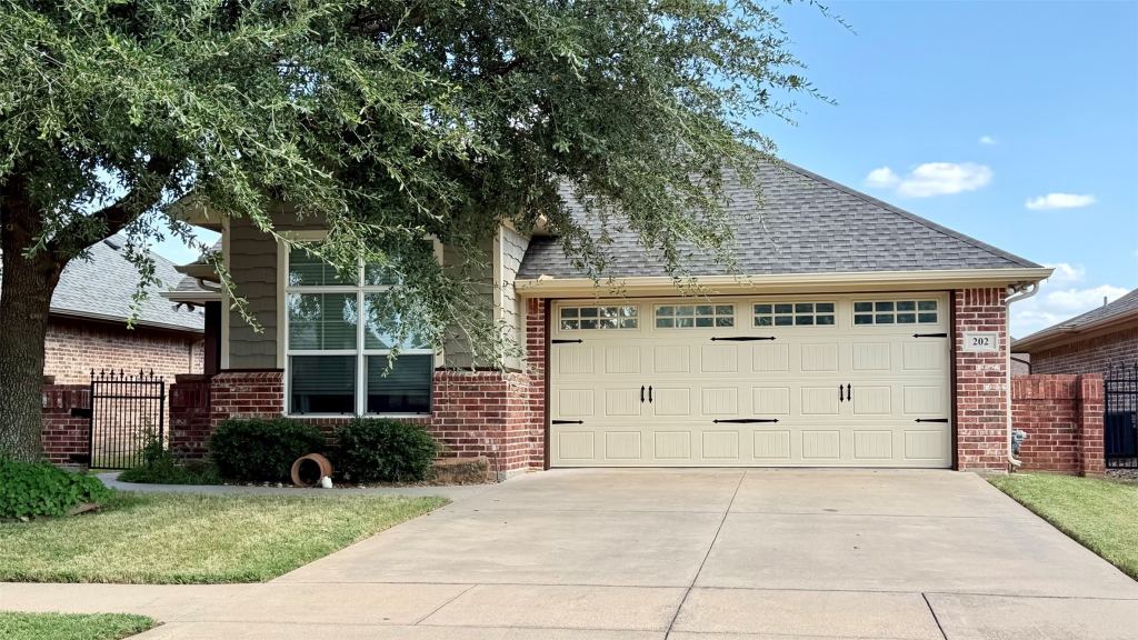 202 Captains Court, Granbury, TX 76049 — photo 1