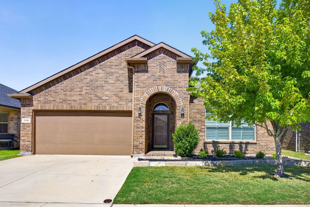 1121 Lakin Road