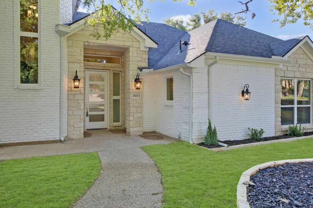 801 Highwoods Trail