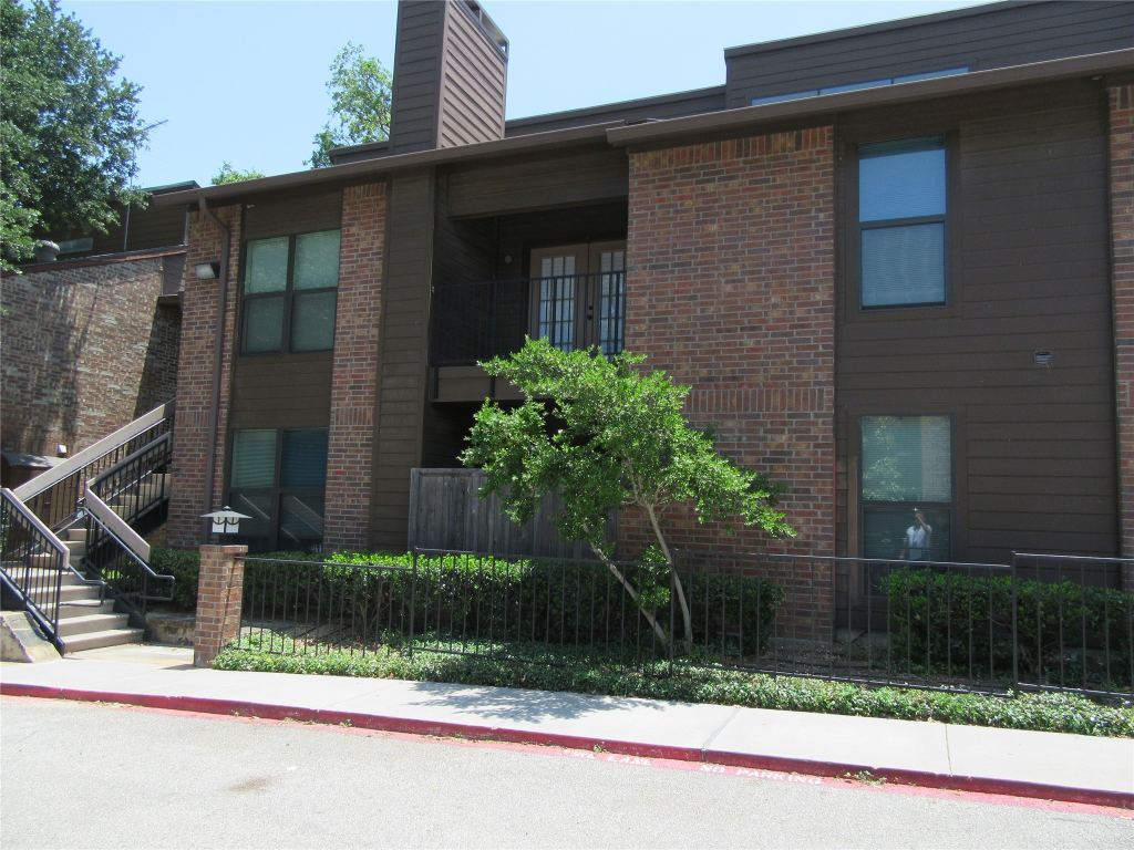 7522 Holly Hill Drive 18, Dallas, TX 75231 — photo 1