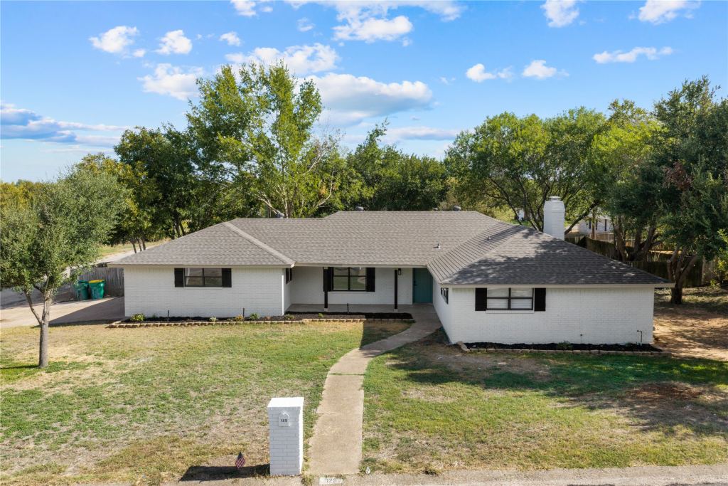 125 E Dawn Drive, Waco, TX 76706 — photo 1