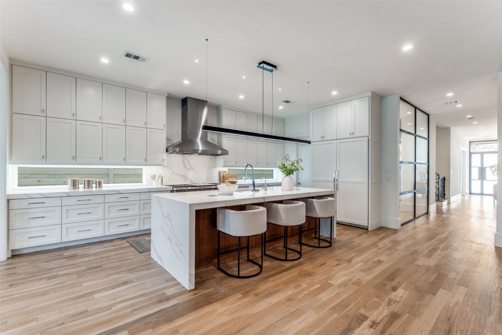 5111 W Amherst Avenue