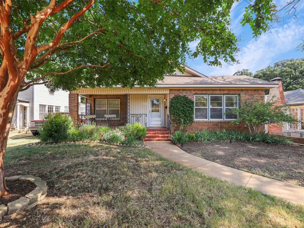 1119 W Walker Street, Denison, TX 75020 — photo 1