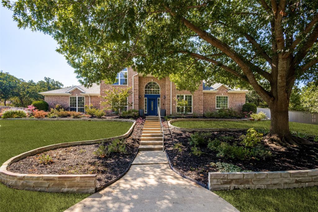 204 E Chapel Downs Drive