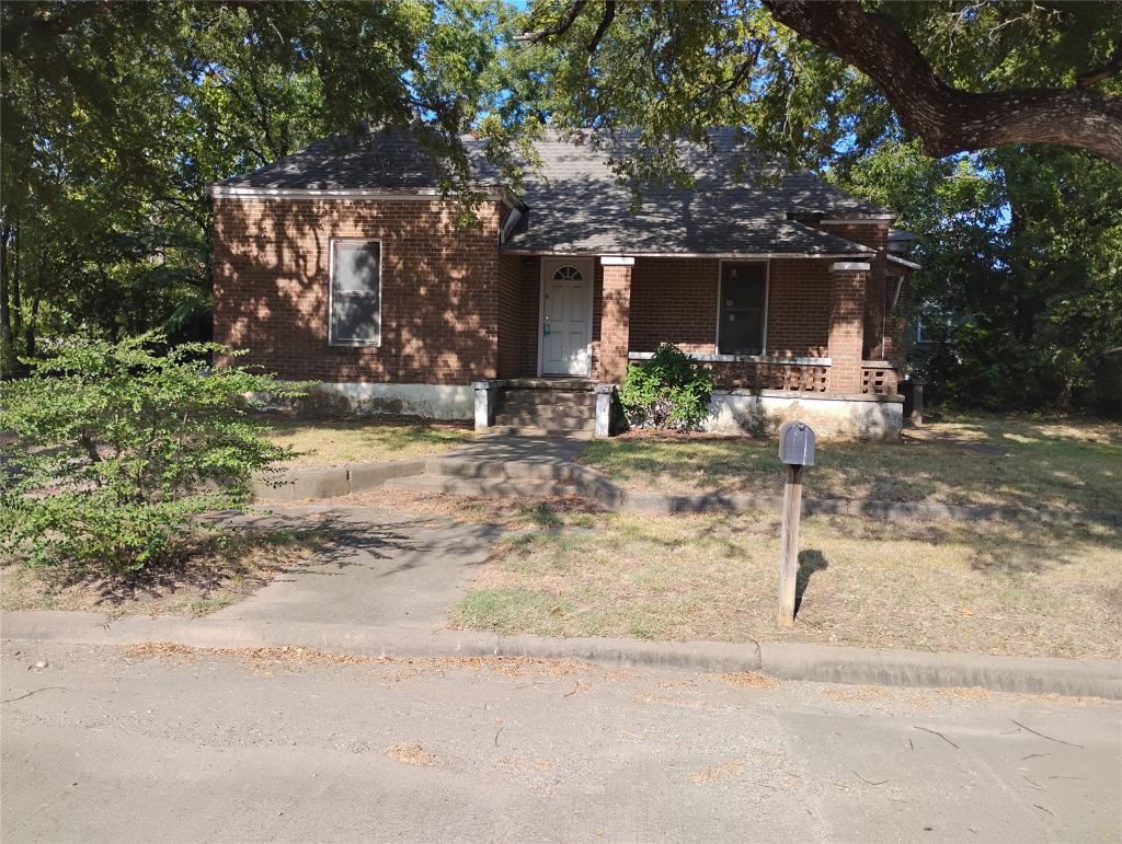615 N Mirick Avenue, Denison, TX 75020 — photo 1