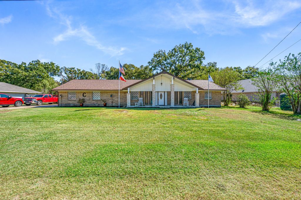 1075 Oak Ridge Drive, Terrell, TX 75160 — photo 1
