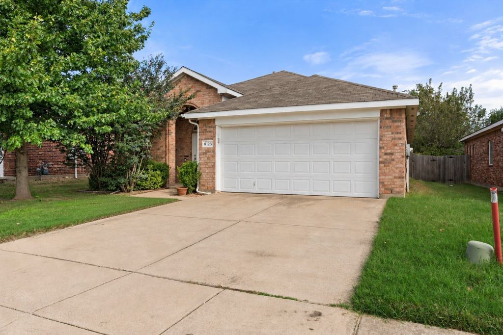 8123 Tierra Del Sol Road, Arlington, TX 76002 — photo 1