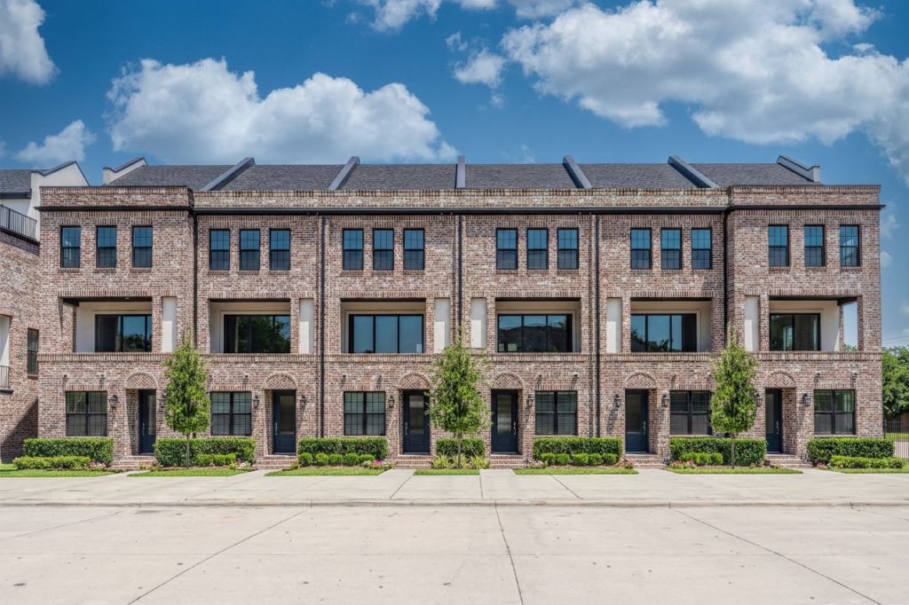 2401 Canton Street 1005
