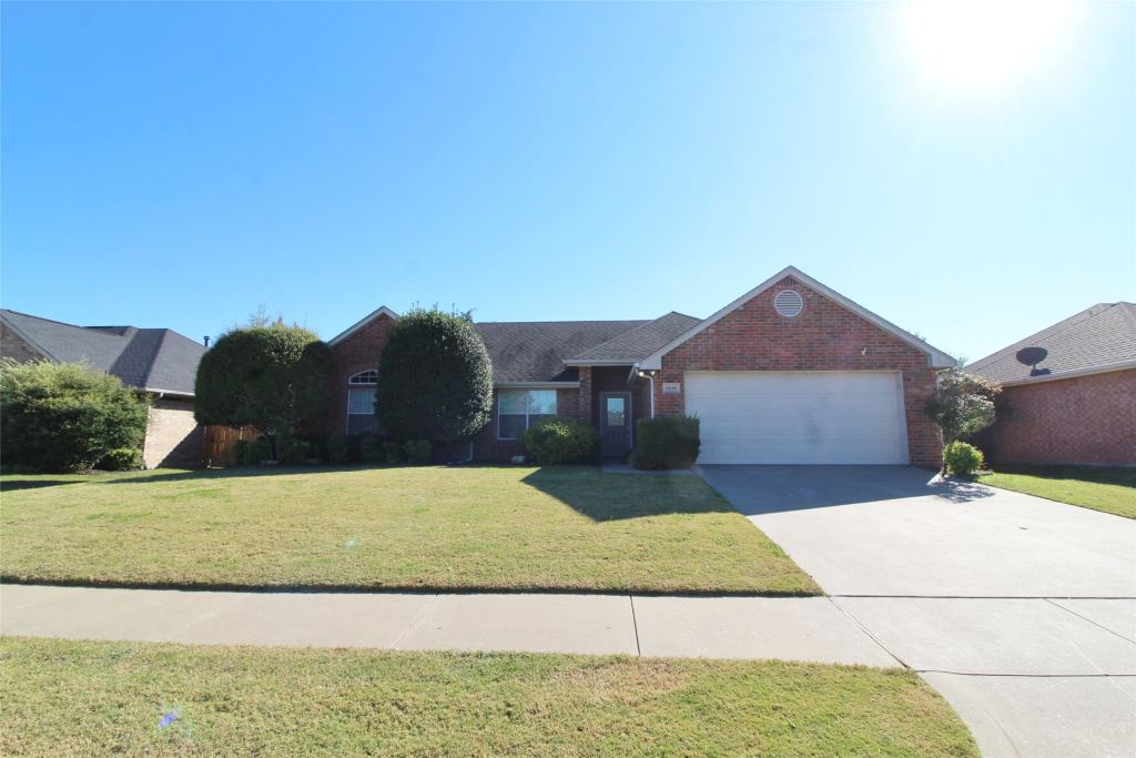 6218 Bentwood Drive, Midlothian, TX 76065 — photo 1