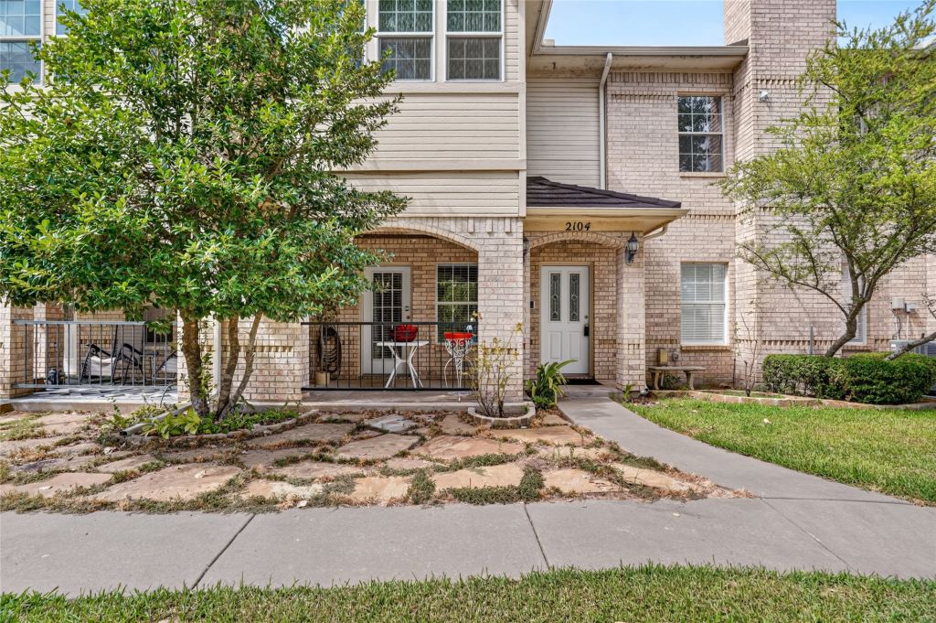 2104 Lakeforest Drive, Weatherford, TX 76087 — photo 1